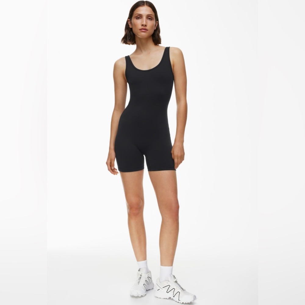 Aritzia TNALife Shake-it 5” romper